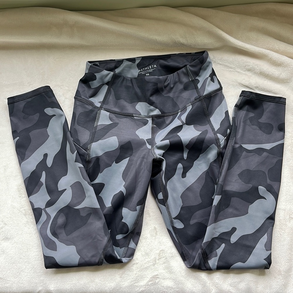 Athleta 7/8 length running leggings with side zipper pockets on both sides